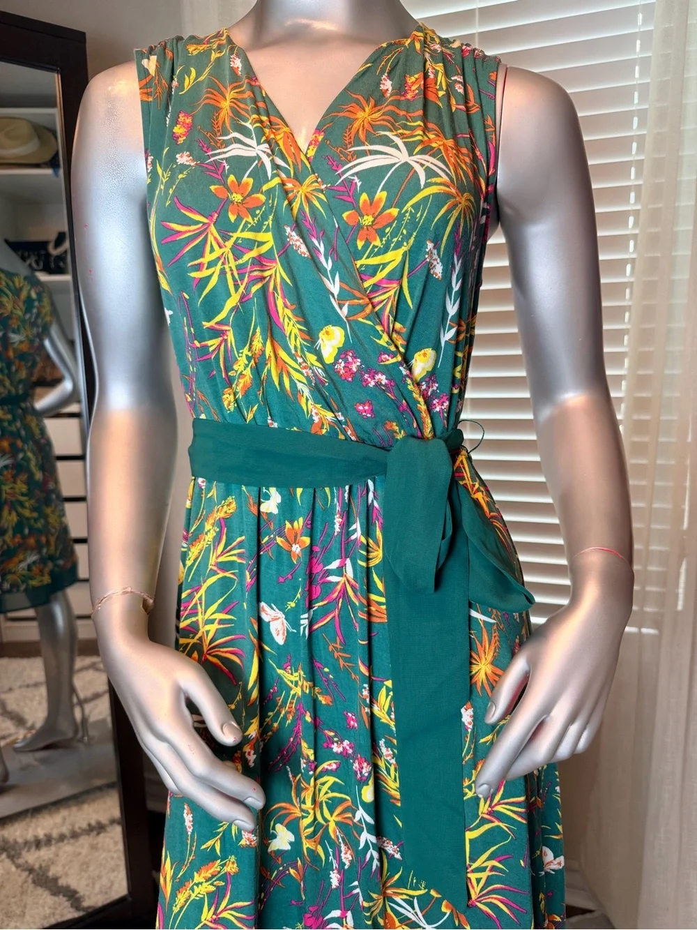 ModCloth Medium Green Tropical Floral Leaf Faux Wrap Dress Sleeveless Tie Waist - Picture 3 of 12